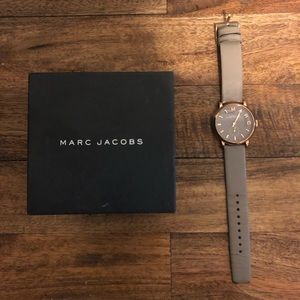 Like new Marc Jacobs rose gold and grey watch!